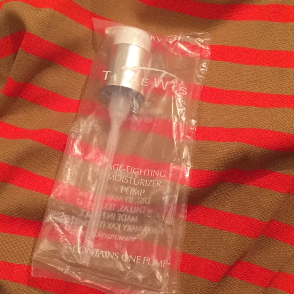 Timewise Age Fighting Moisturizer Pump Mary Kay New